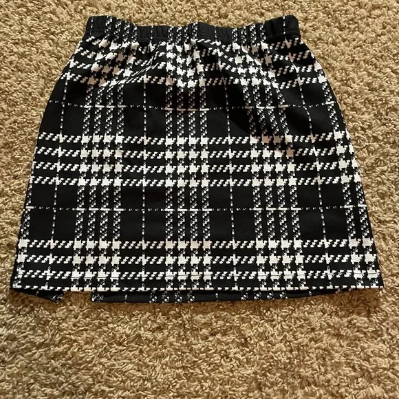 Skirt - Picture 2 of 3